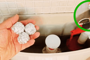 The Surprising Toilet Cleaning Hack with Aluminum Foil You’ll Wish You Knew Sooner