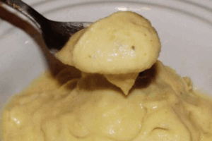 Mix Bananas, Honey, and Water to Fight Cough and Bronchitis Symptoms