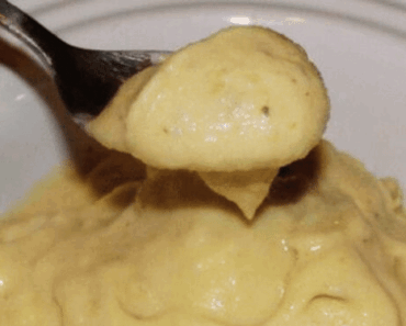 Mix Bananas, Honey, and Water to Fight Cough and Bronchitis Symptoms